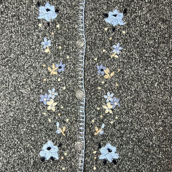 Northern Reflections knit vest‎ with embroidered accents, XL - Picture 4 of 6